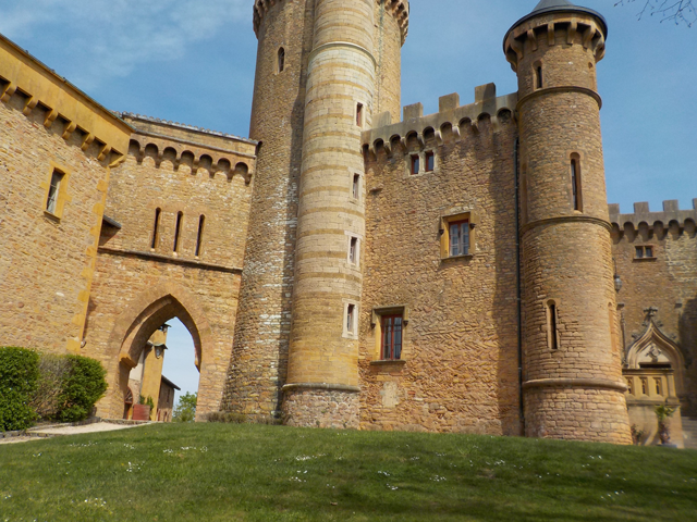 Château de Montmelas - un des plus beaux châteaux autour de Lyon